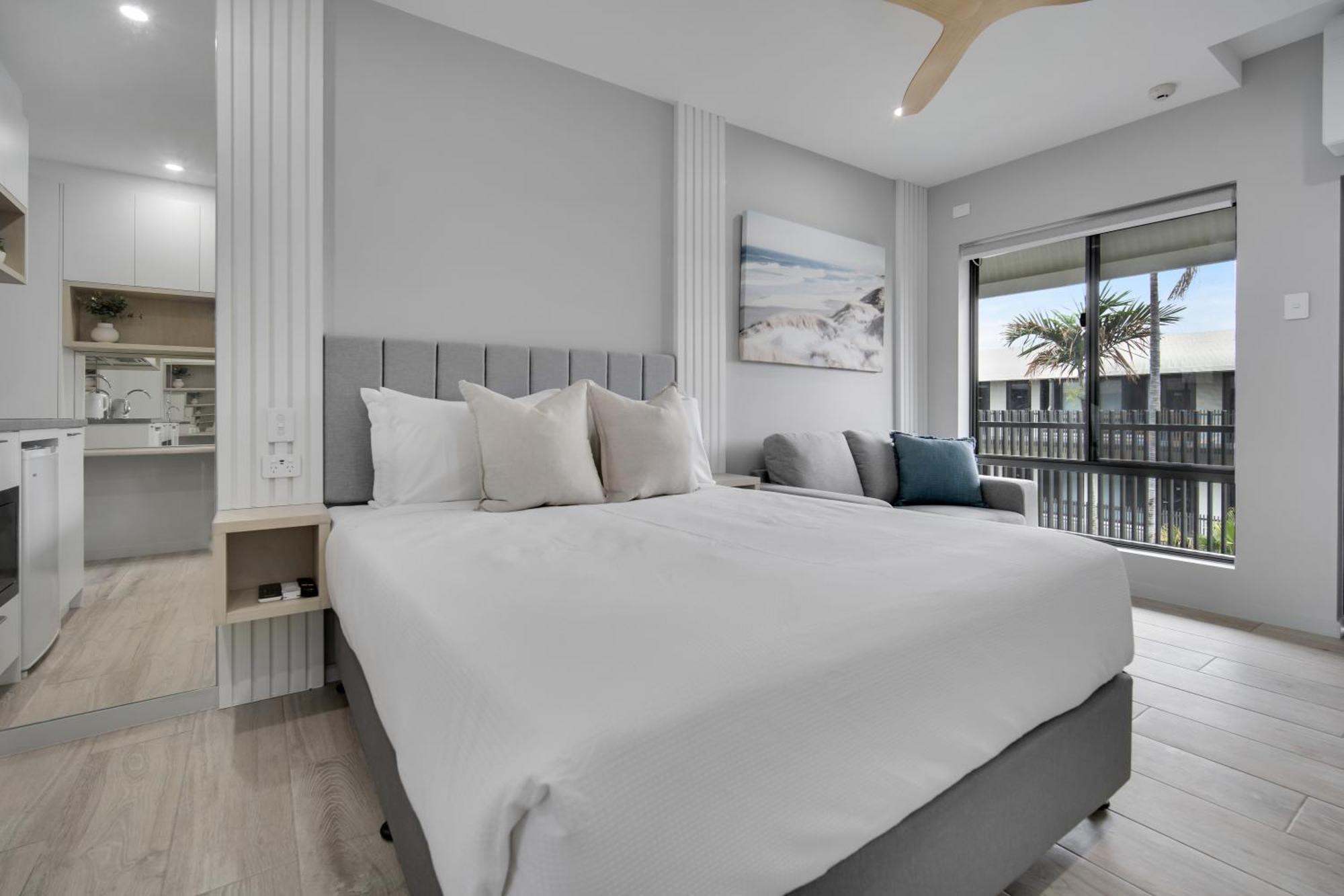 Belmoral Corporate Suites (Adults Only) Townsville Exterior photo